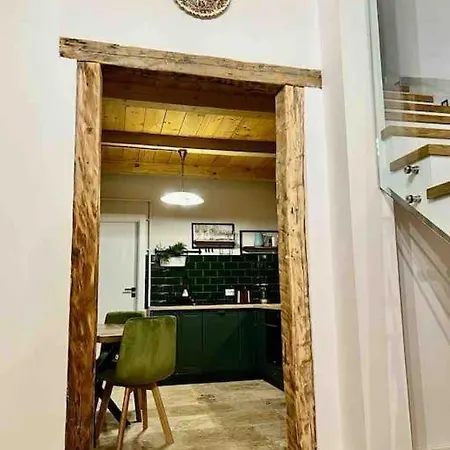 Adorable 3 Bedroom Apartment *