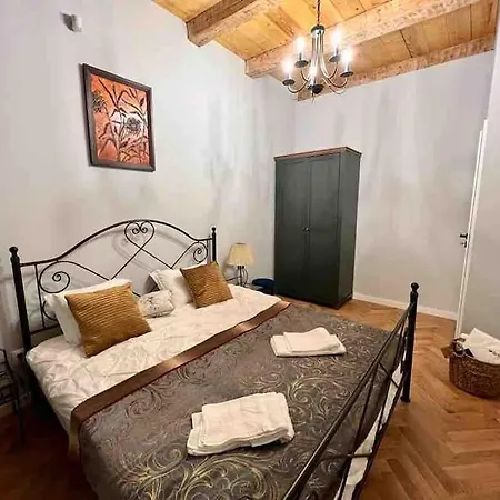 Adorable 3 Bedroom Apartment