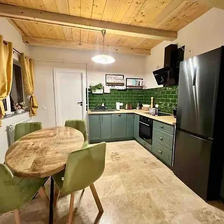 Adorable 3 Bedroom Apartment