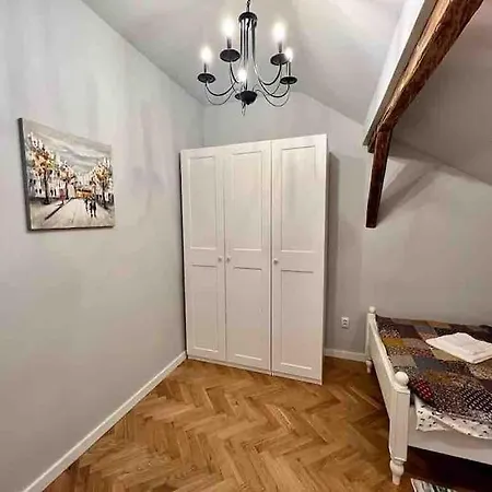 Adorable 3 Bedroom *