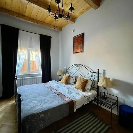 Adorable 3 Bedroom Apartment